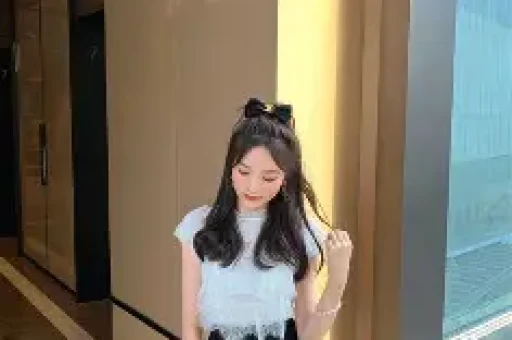 总裁人设崩了？余承东现场追星记：见易烊千玺笑成这样网友都在刷图